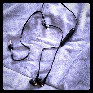 Bluetooth wireless headphones